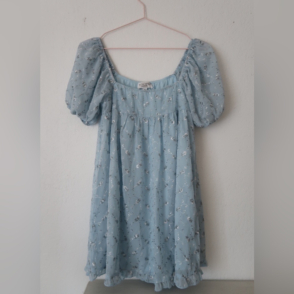 In The Style x Lorna Luxe - White Sheer Sucker Chiffon Dipped Hem Smock Dress